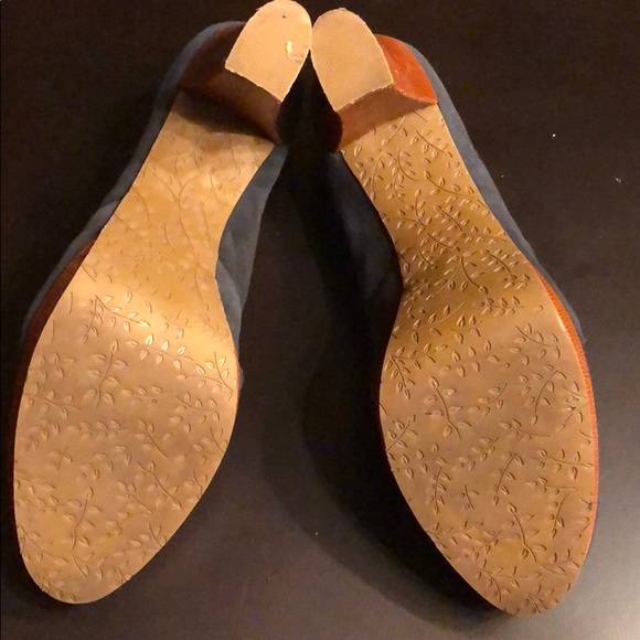 Miss Albright navy and brown platform heels